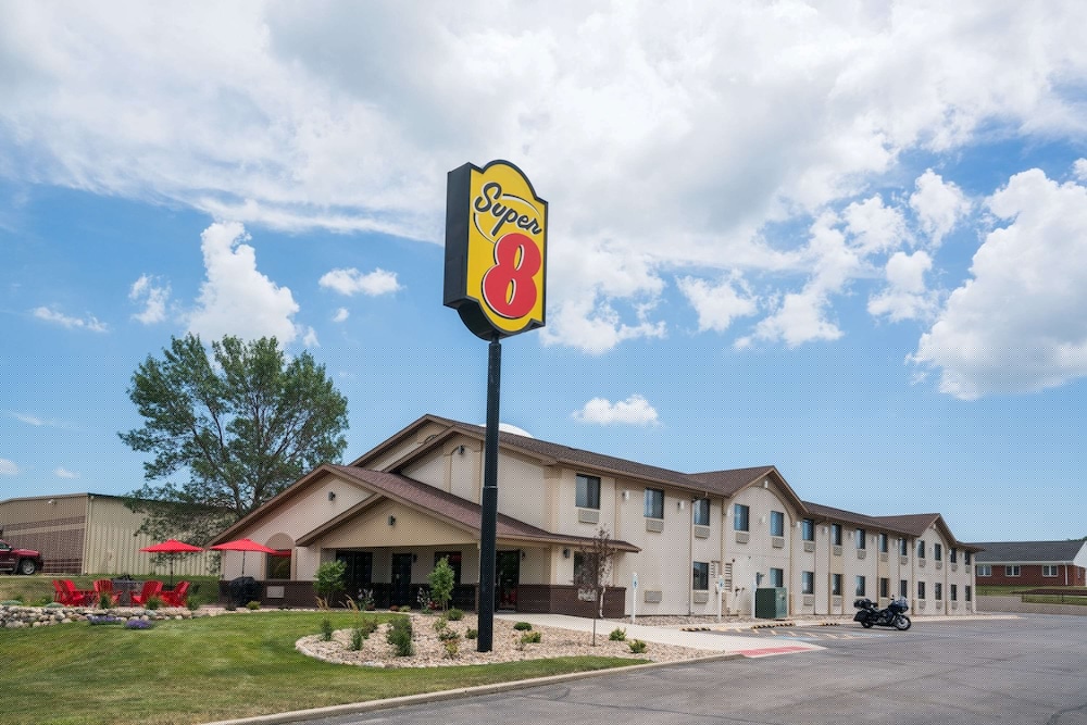 Super 8 by Wyndham Spirit Lake/Okoboji 1/41