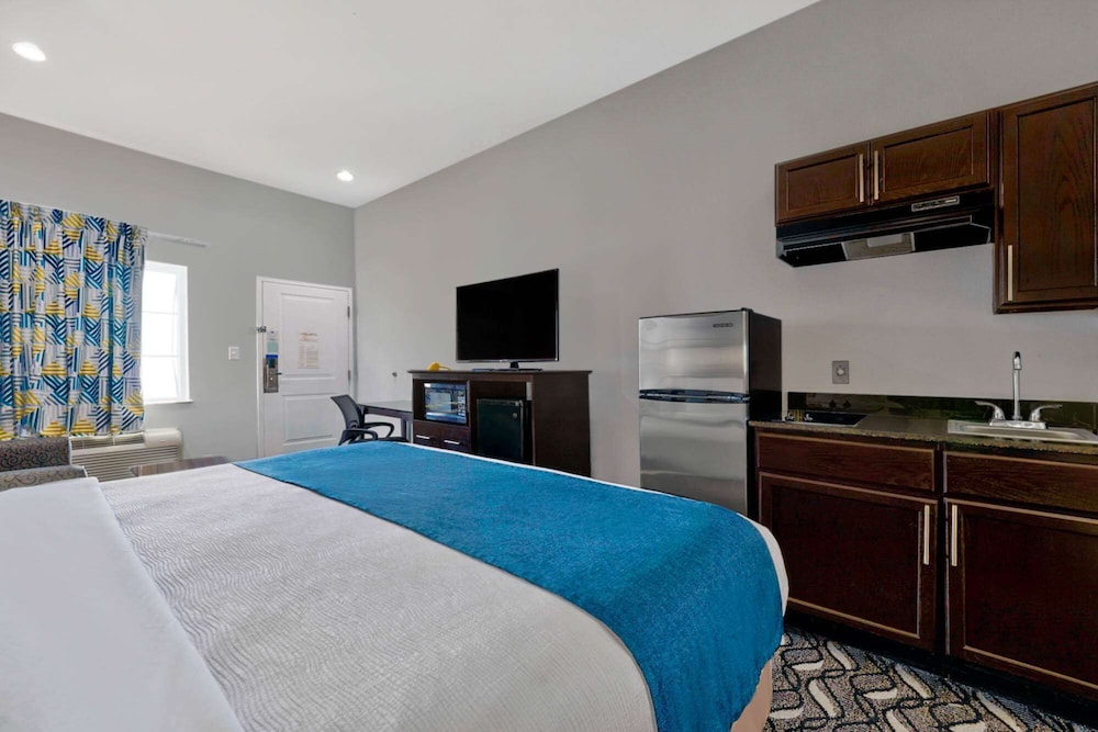 Studio6 Pleasanton, TX 26/34