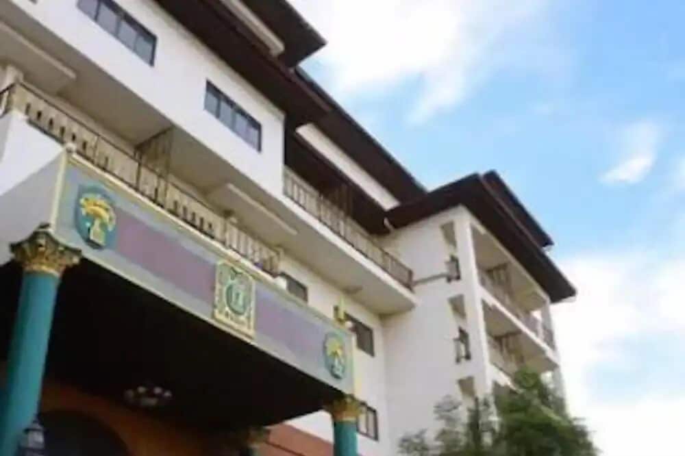 OYO 75466 13 Coins Bang Yai Hotel 7/20