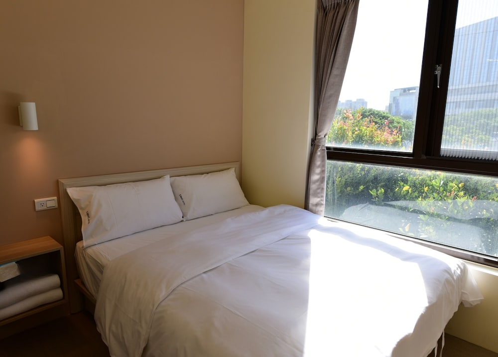 Lutel Hotel 13/100