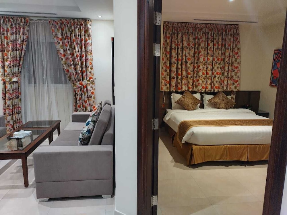 فندق جولدن نيو هيرا(Golden New Hira Hotel) 14/25