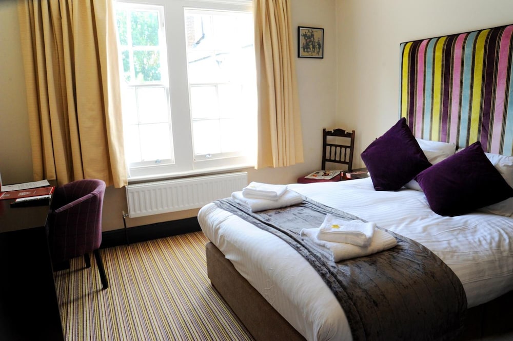 DELUXE, DOUBLE BED
