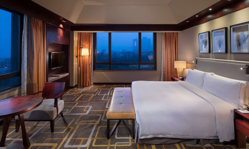 Hilton Qingdao Golden Beach 23/58