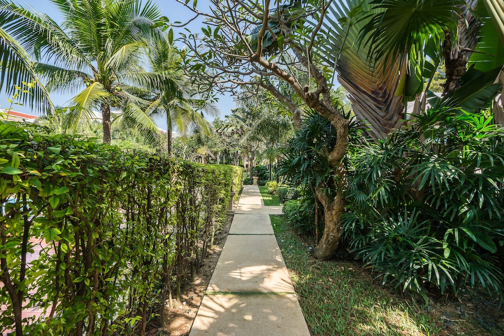 Ravindra Beach Resort and Spa 73/76
