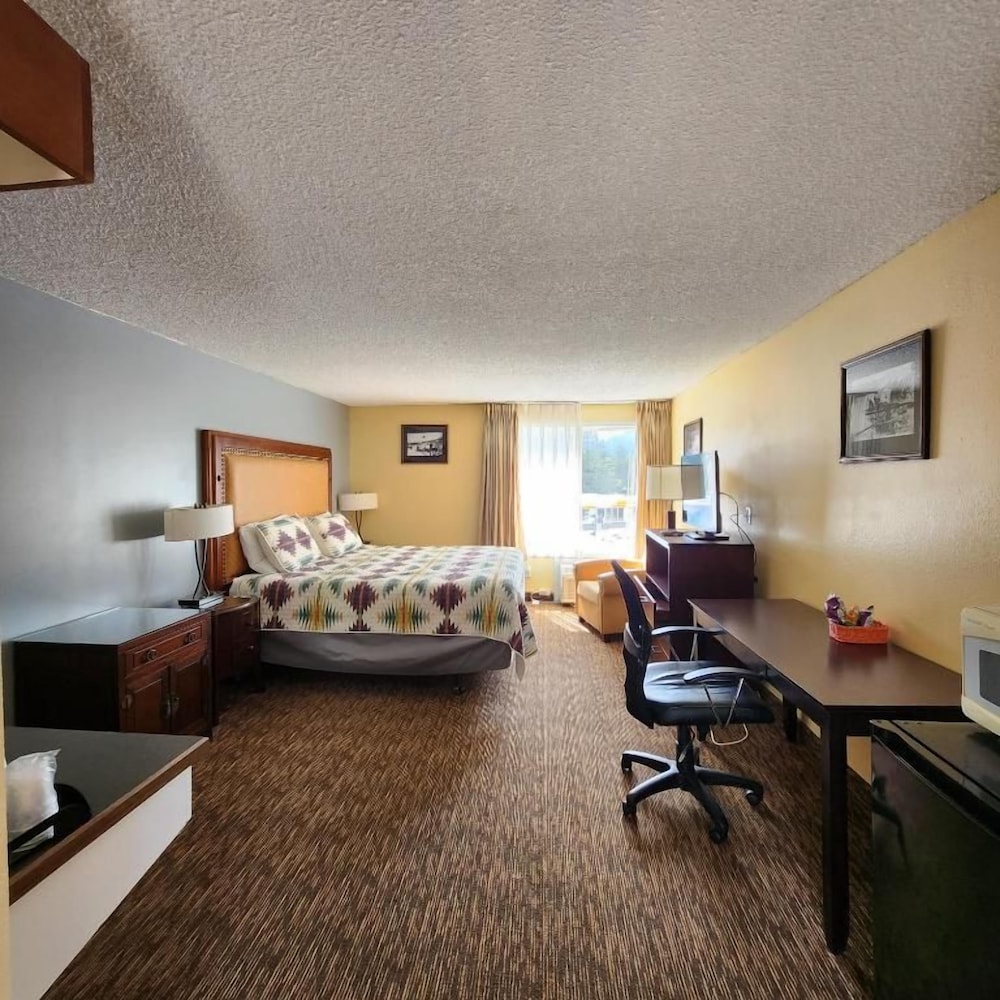 Columbia Gorge Inn 36/57