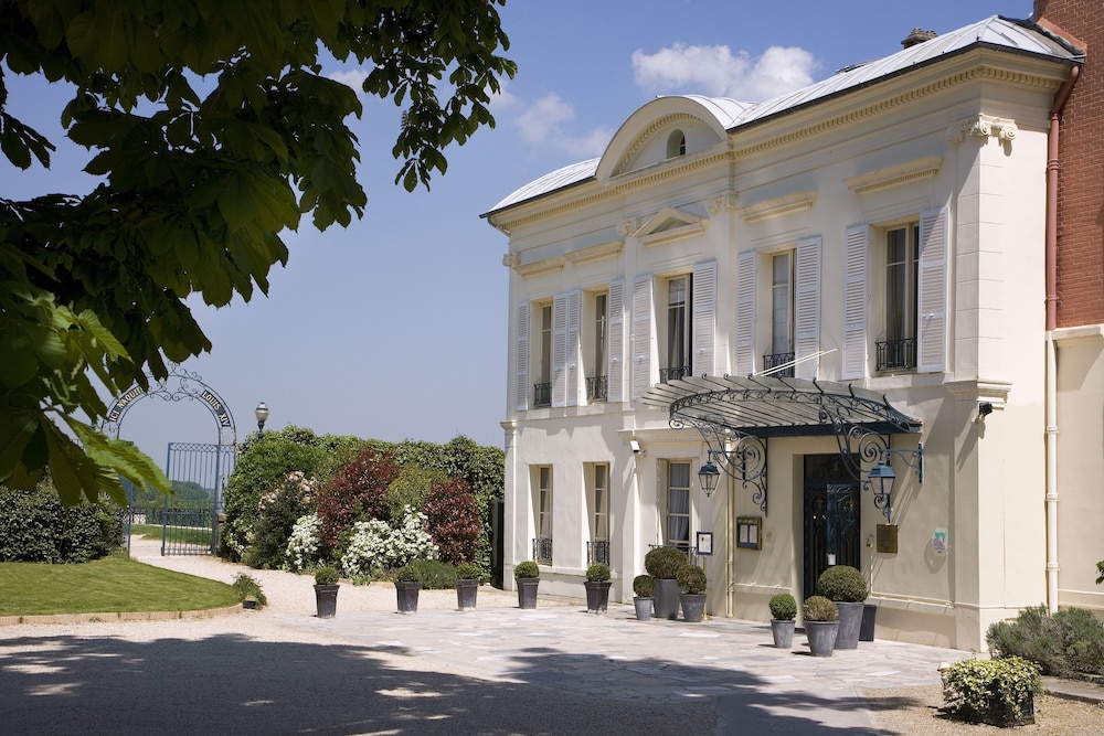 Pavillon Henri IV 3/50
