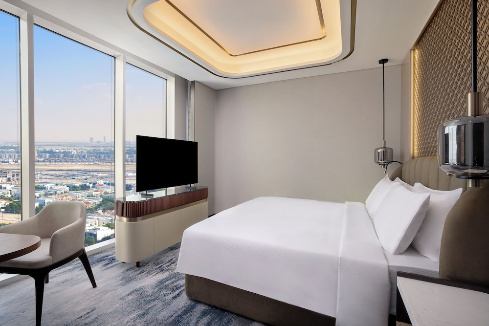 GUEST ROOM, KING BED