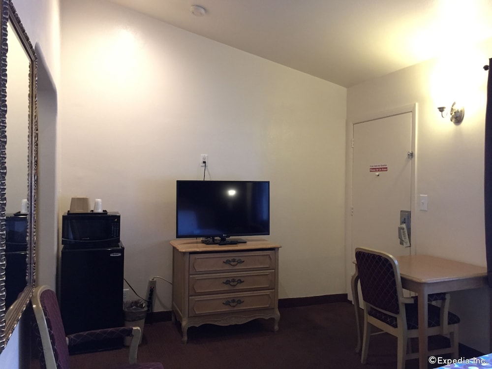 Anaheim Discovery Inn Suites 48/68