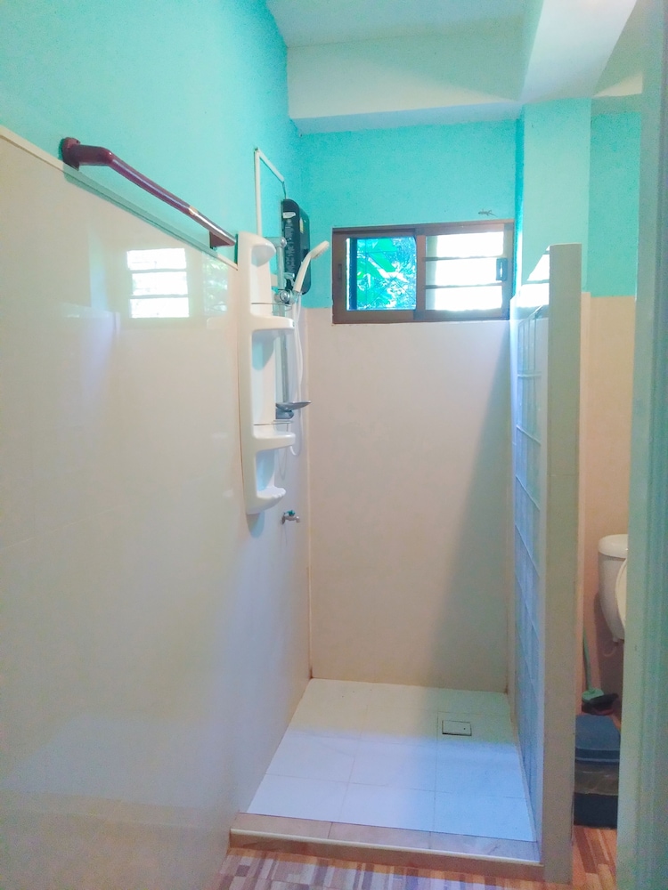 Chomlay Restaurant & Room For Rent 17/27