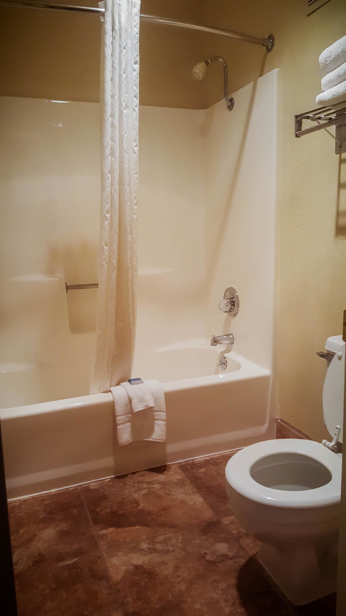 غرفة قياسية كبيرة بسريرين كوين بإطلالة على الفناء، Best Western Pine Springs Inn 10/10