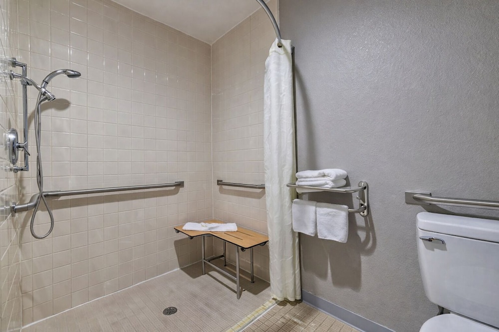 غرفة بسرير كينج بمطبخ لذوي الإعاقة، Studio6 Little Rock, AR - South 6/7