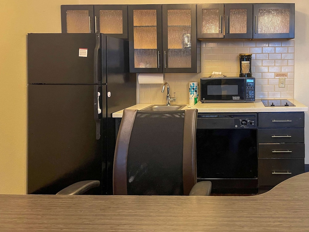 MainStay Suites Wichita Northeast 27/45