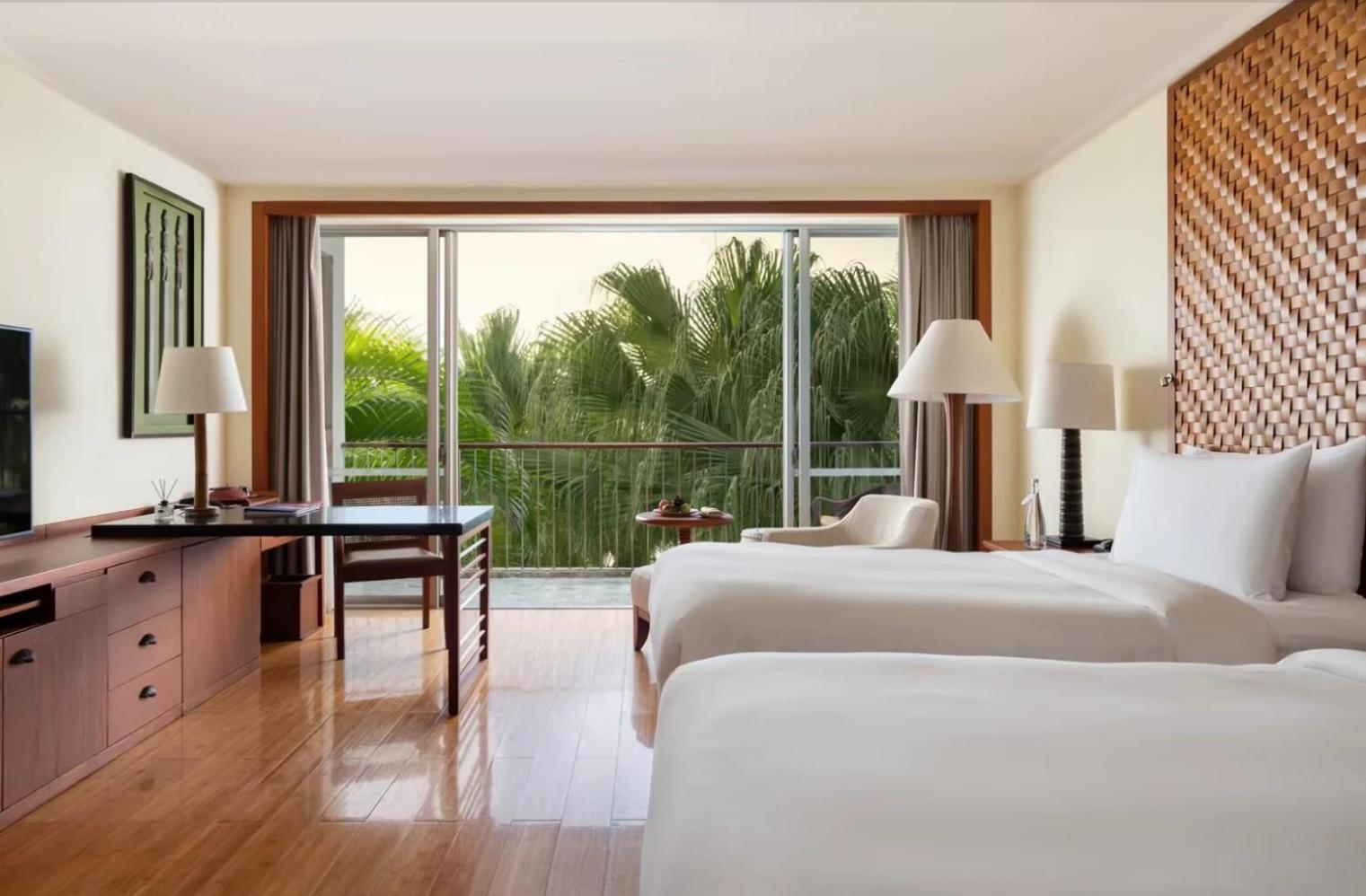Room, King Bed, Garden View