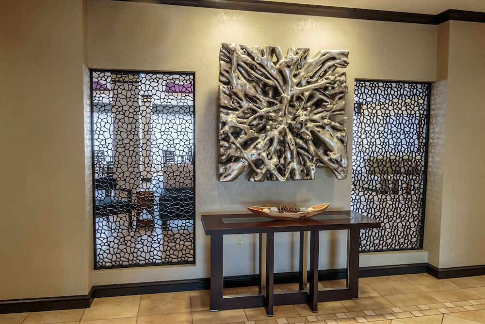 Holiday Inn Express Hotel And Suites Farmington 49/63