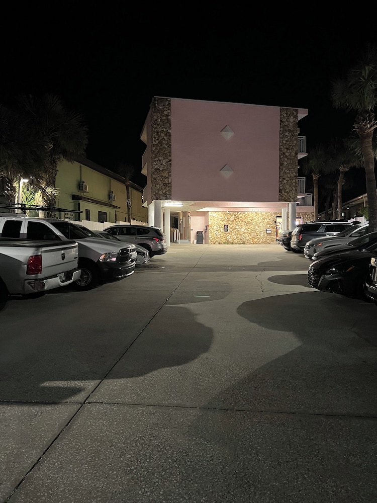 Flamingo Inn 41/50