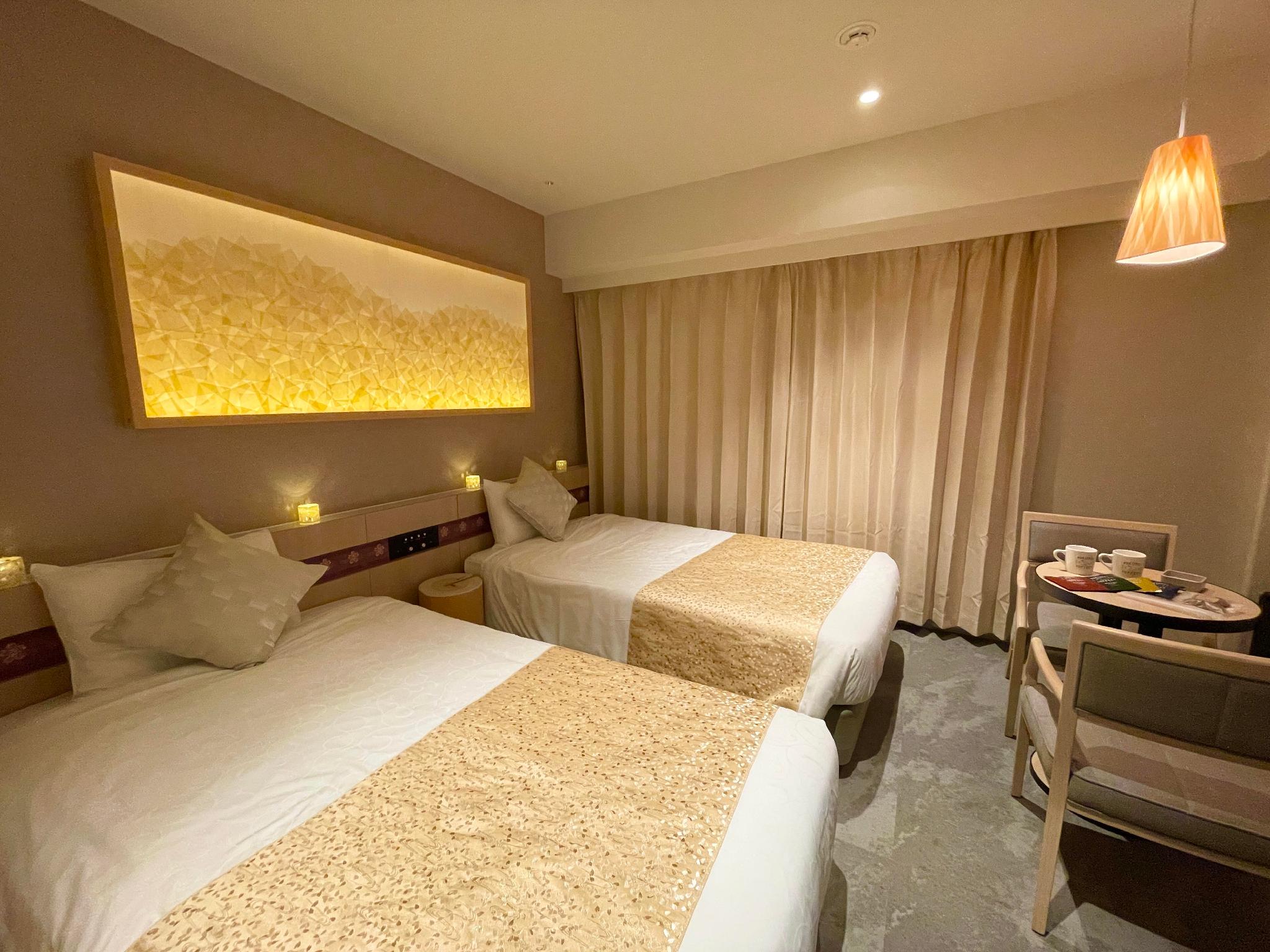 Modern, Twin Beds