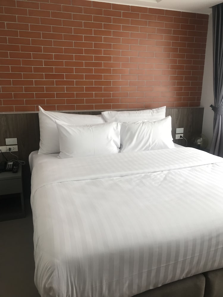 V20 Boutique Hotel 12/76