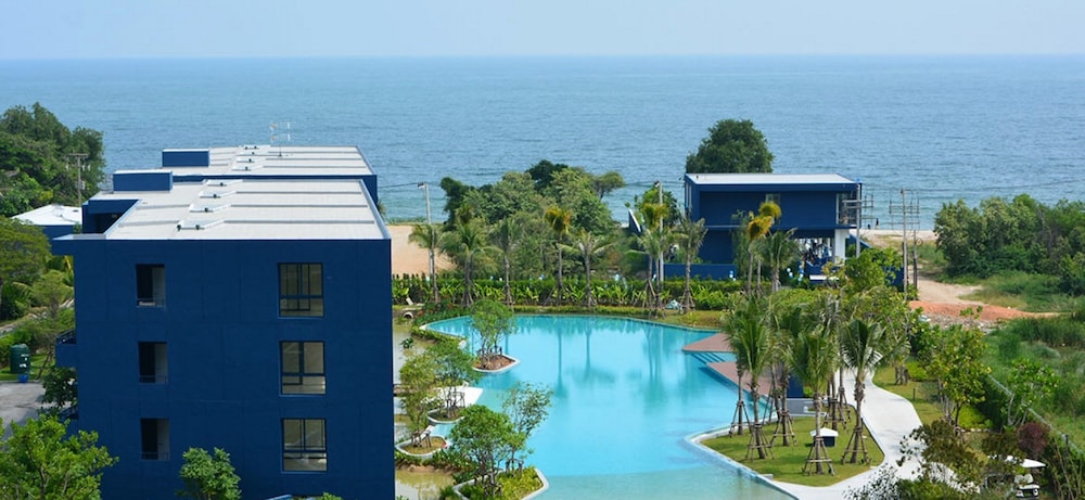 Baan Thew Talay Blue Sapphire 12/50