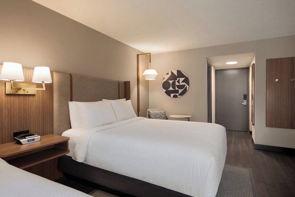 غرفة عائلية بسريرين كوين، HOLIDAY INN HOTEL AND SUITES VANCOUVER DOWNTOWN 5/9