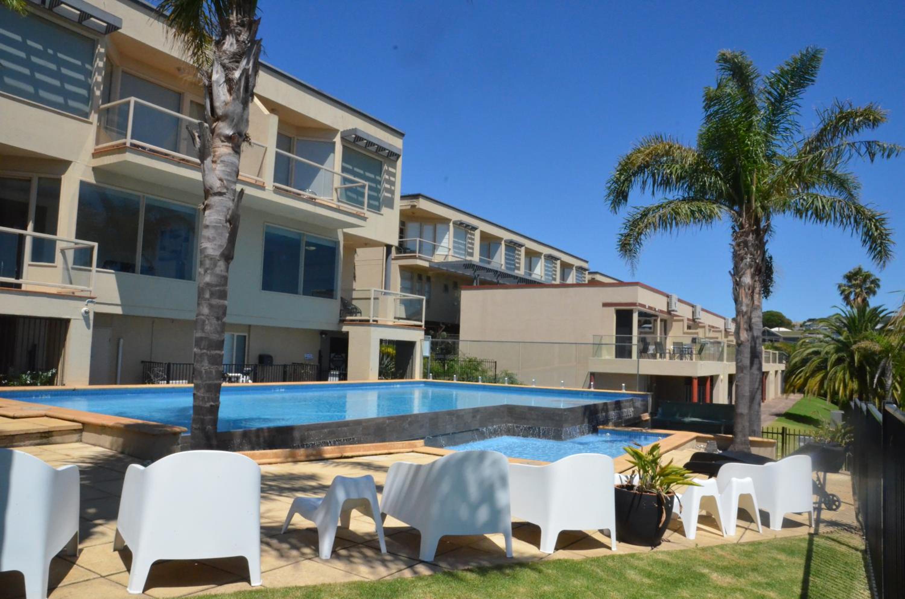 جناح بسرير كوين، The Bluff Resort Apartments 1/7