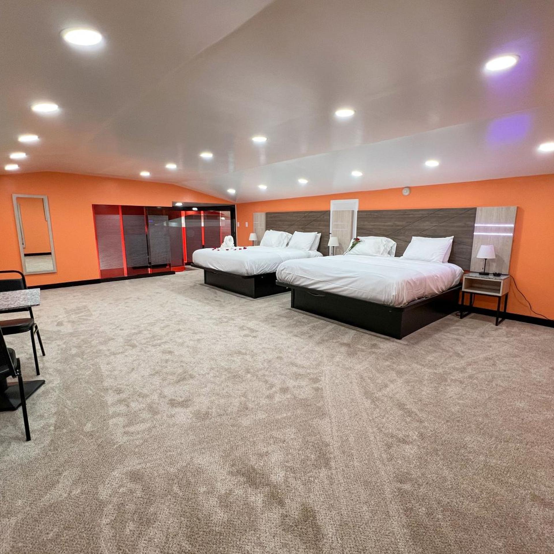 Hollywood Motel 13/42