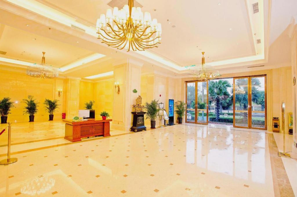Vienna International Hotel (Sanya High-speed Railway Station) 11/39