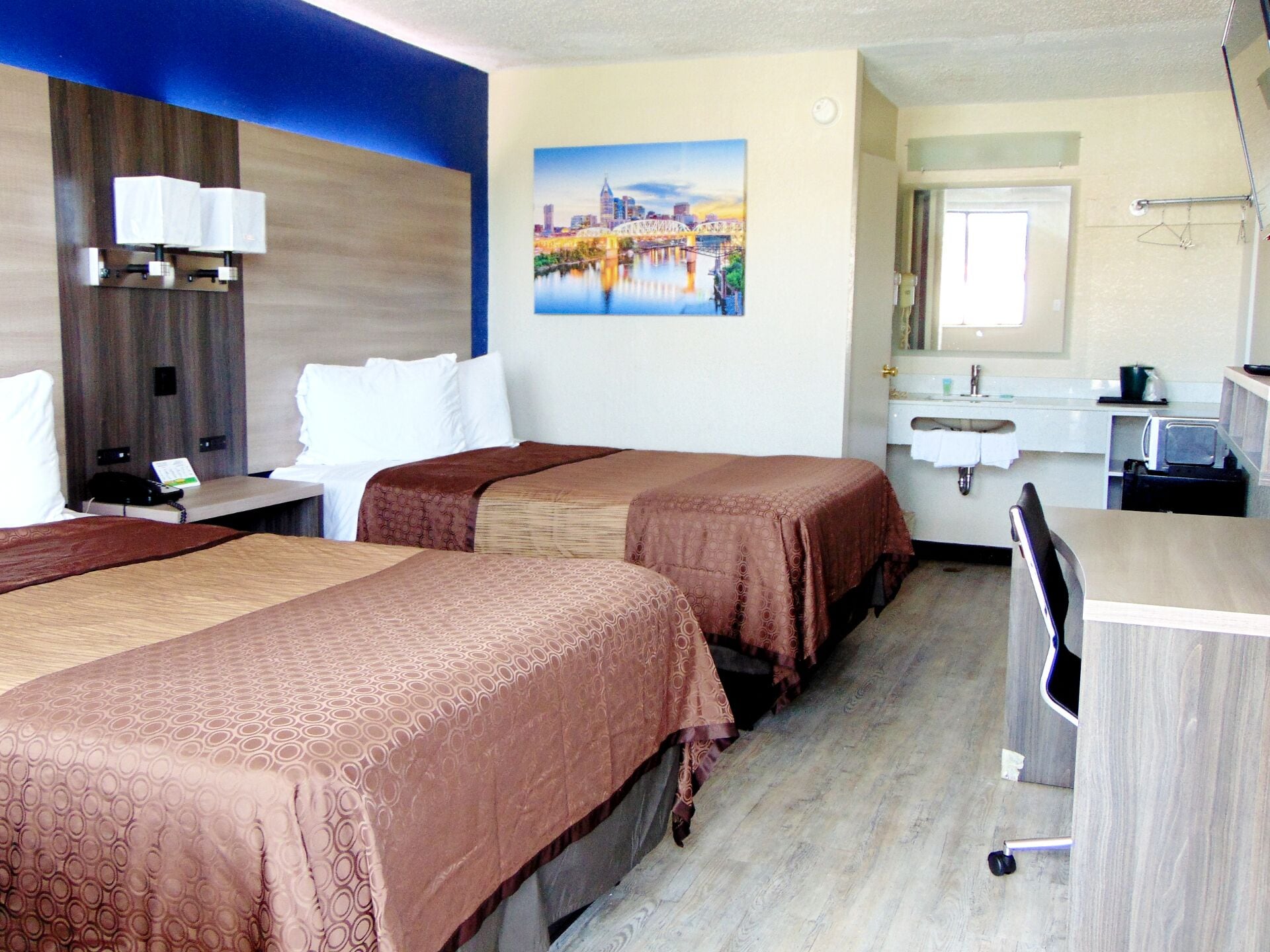 ROOM, DOUBLE BED