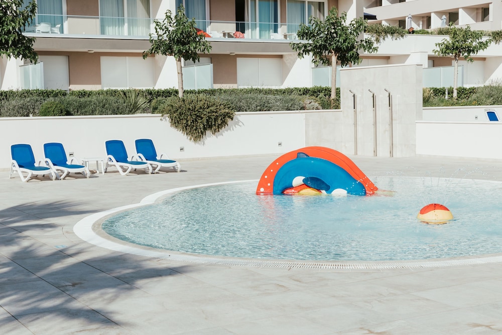 Romana Beach Resort 58/66