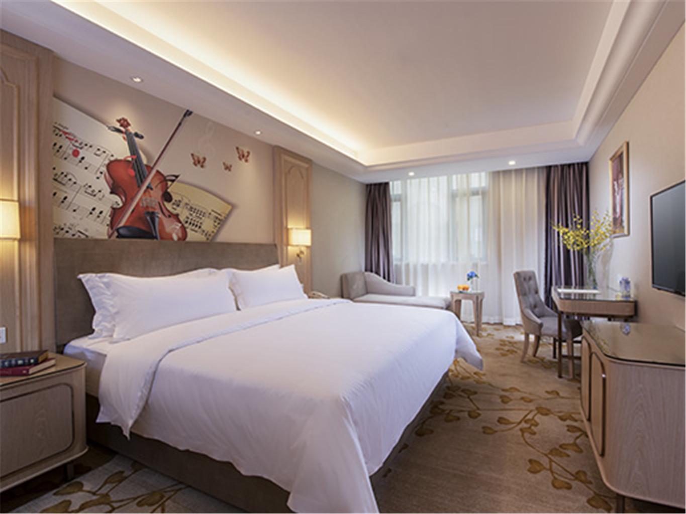Deluxe, Queen Bed