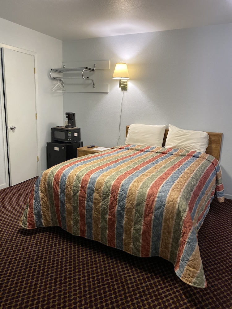 Regency Inn Comanche 6/36