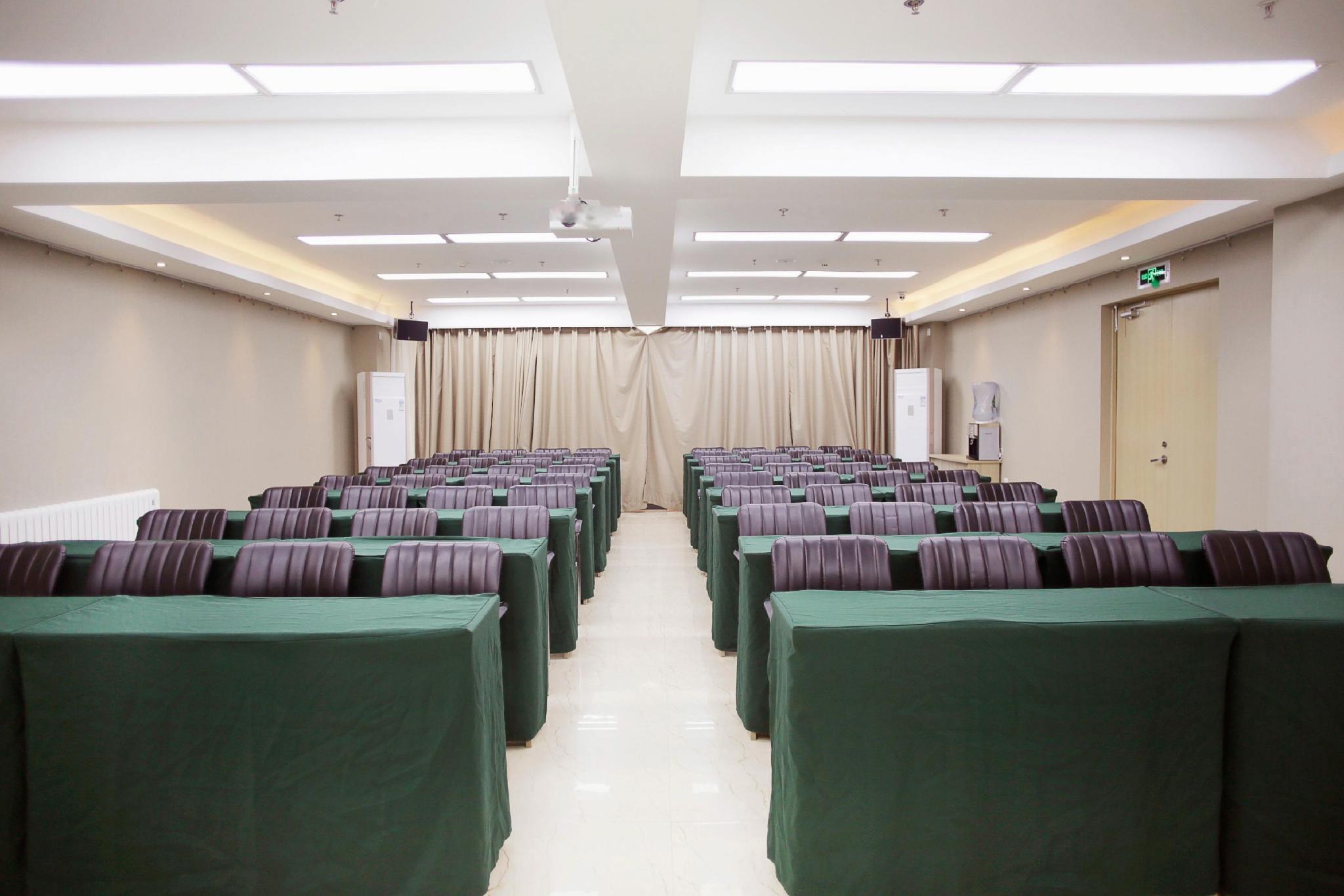 Lavande Hotels (Harbin Haxi Railway Station) 45/48