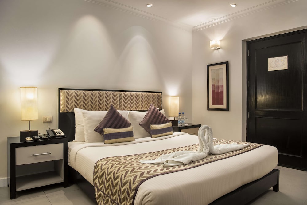 Sarovar Portico Surajkund Faridabad 12/38