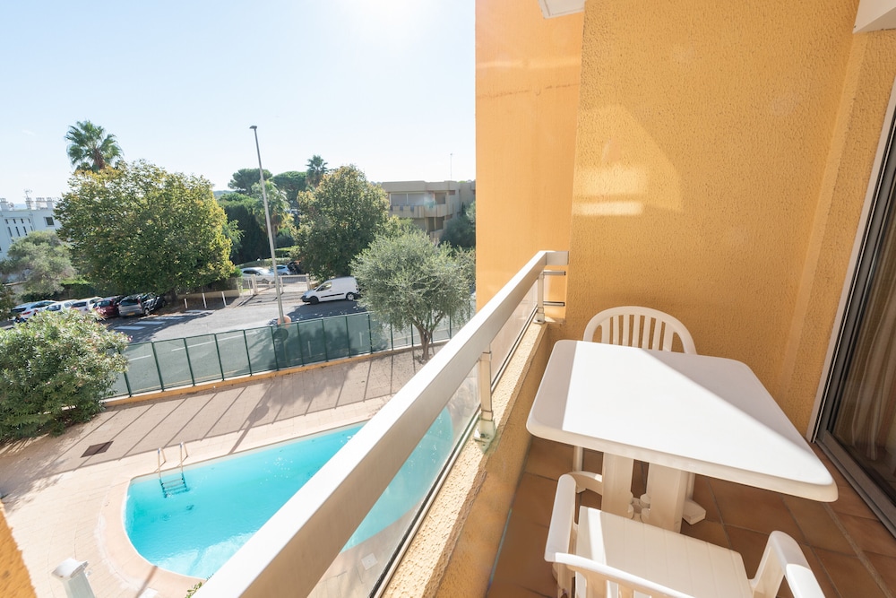 RESIDENCE LA ROSTAGNE 24/50
