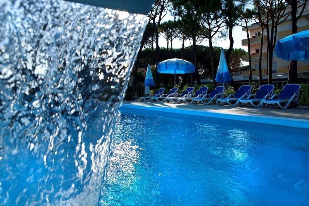 APARTHOTEL LA PINETA 25/32