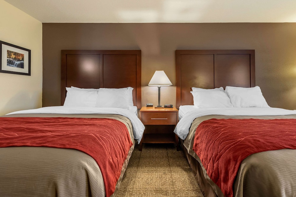 Comfort Inn Warren I-69 6/30