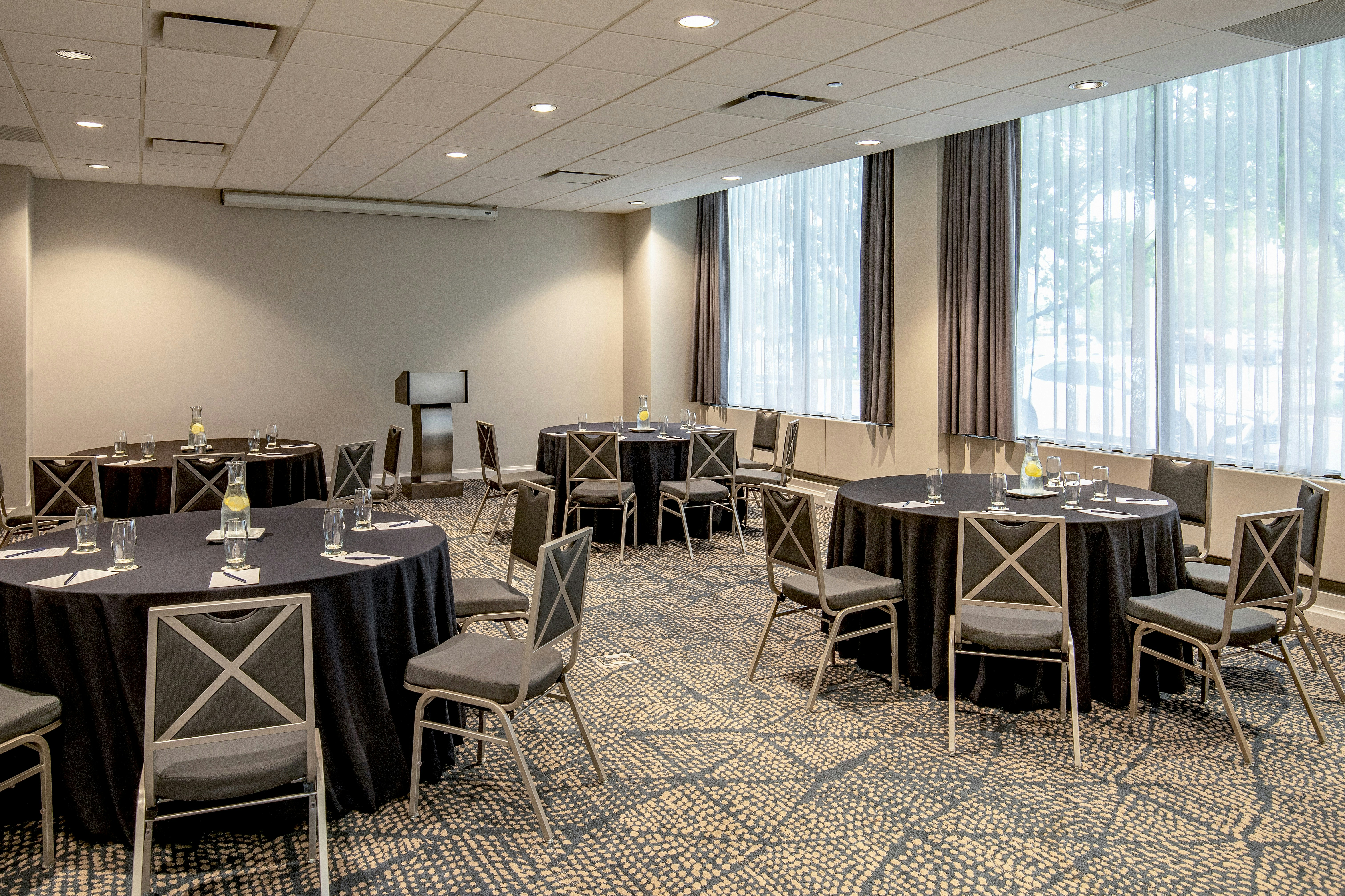 DoubleTree by Hilton Chicago - North Shore Conference Center 38/49
