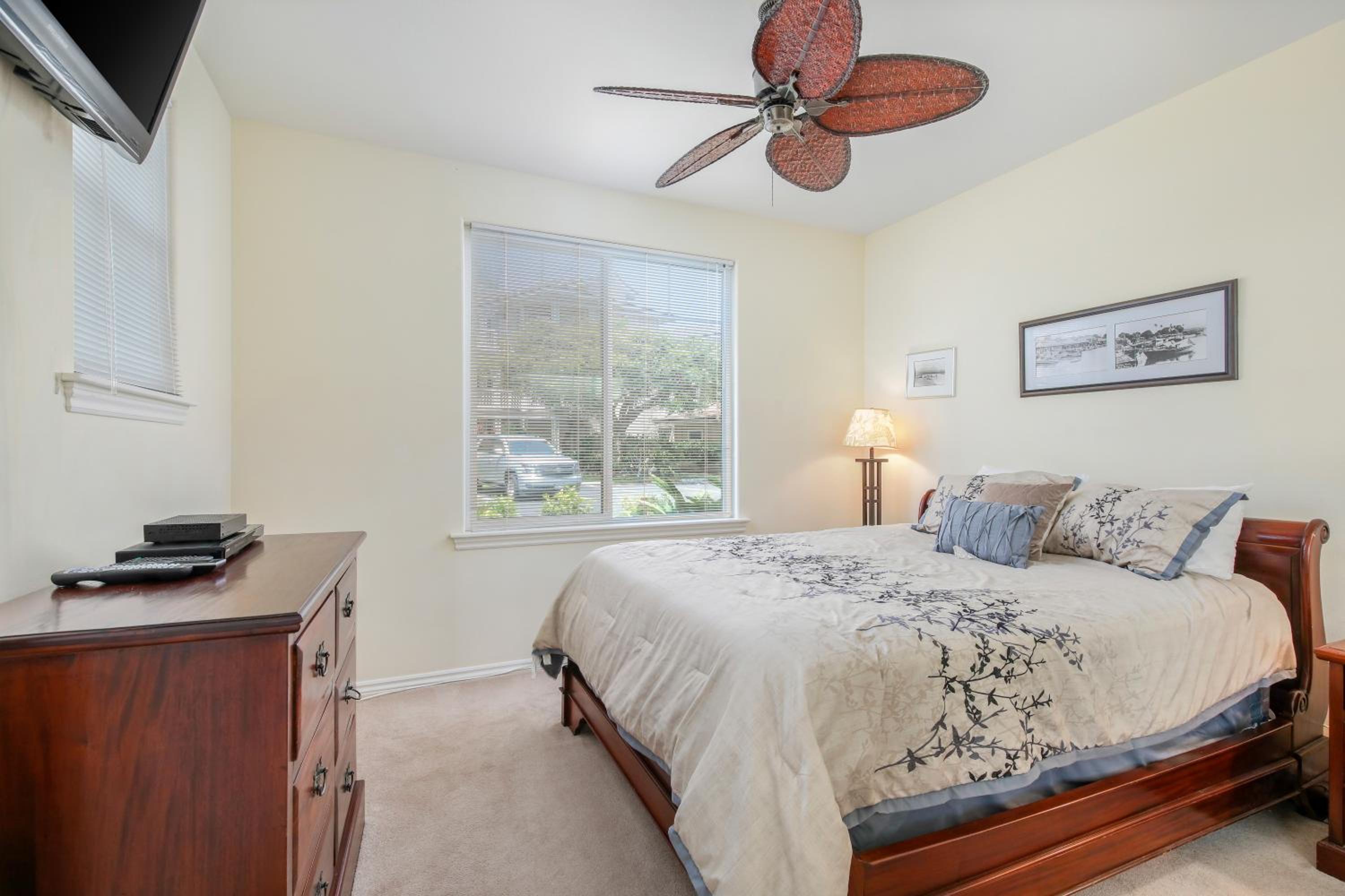 3 Bedrooms, Golf Course View