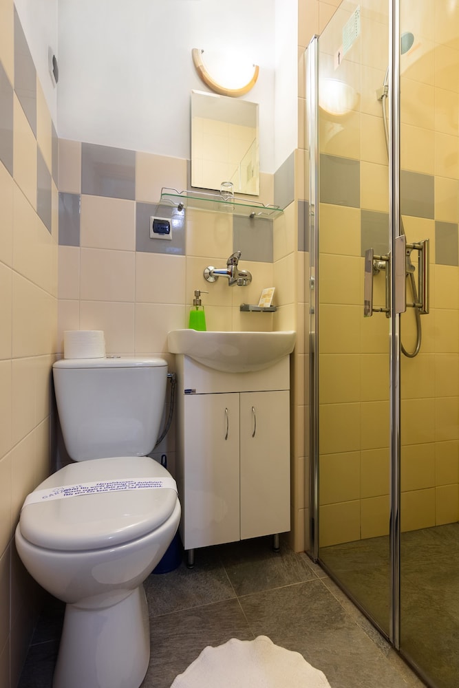 Unikat Guest Rooms 66/72