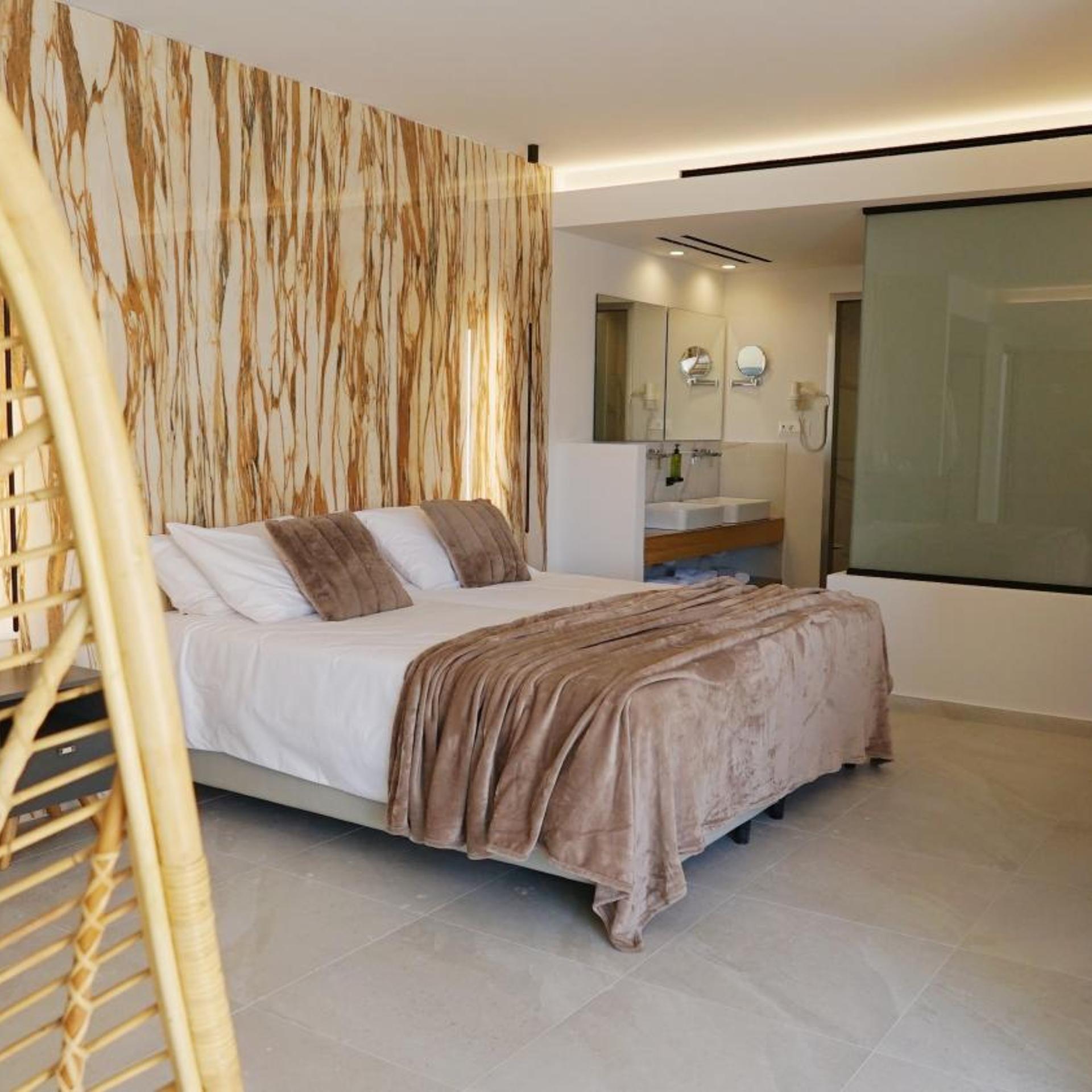 Master, Suite, King Bed, Hot Tub