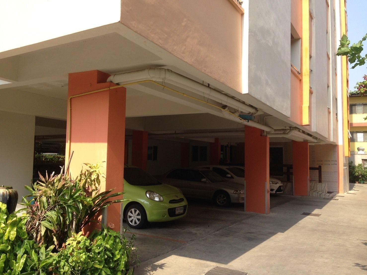 Yaowamal Apartment 12/14