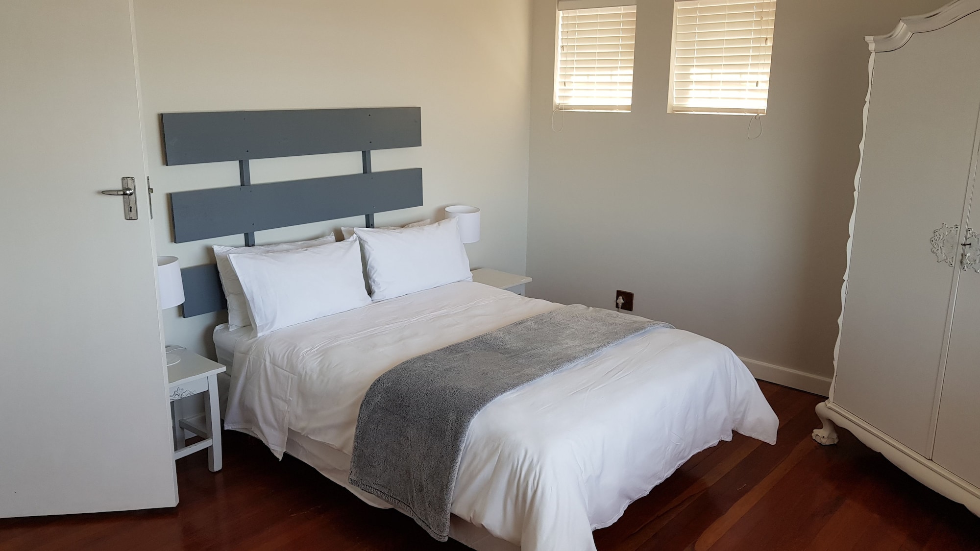 3 Bedrooms, Classic, House, Queen and Twin Beds, Ocean View, Garden Area، Normandie On Sea 2/3