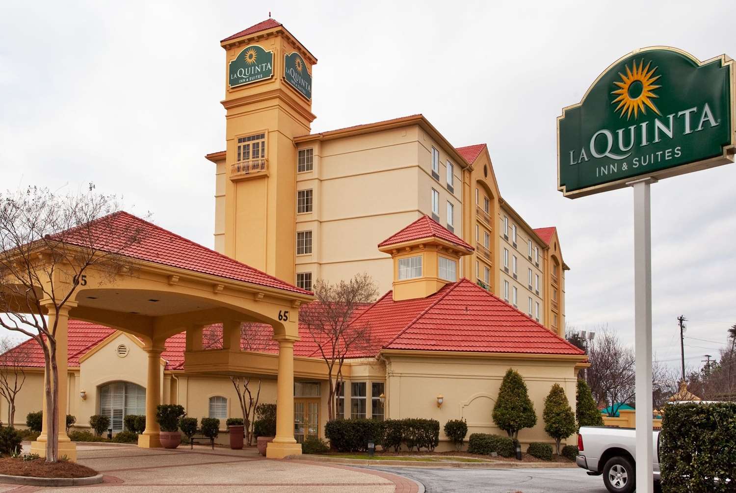 La Quinta Inn and Suites by Wyndham Greenville Haywood 63/68