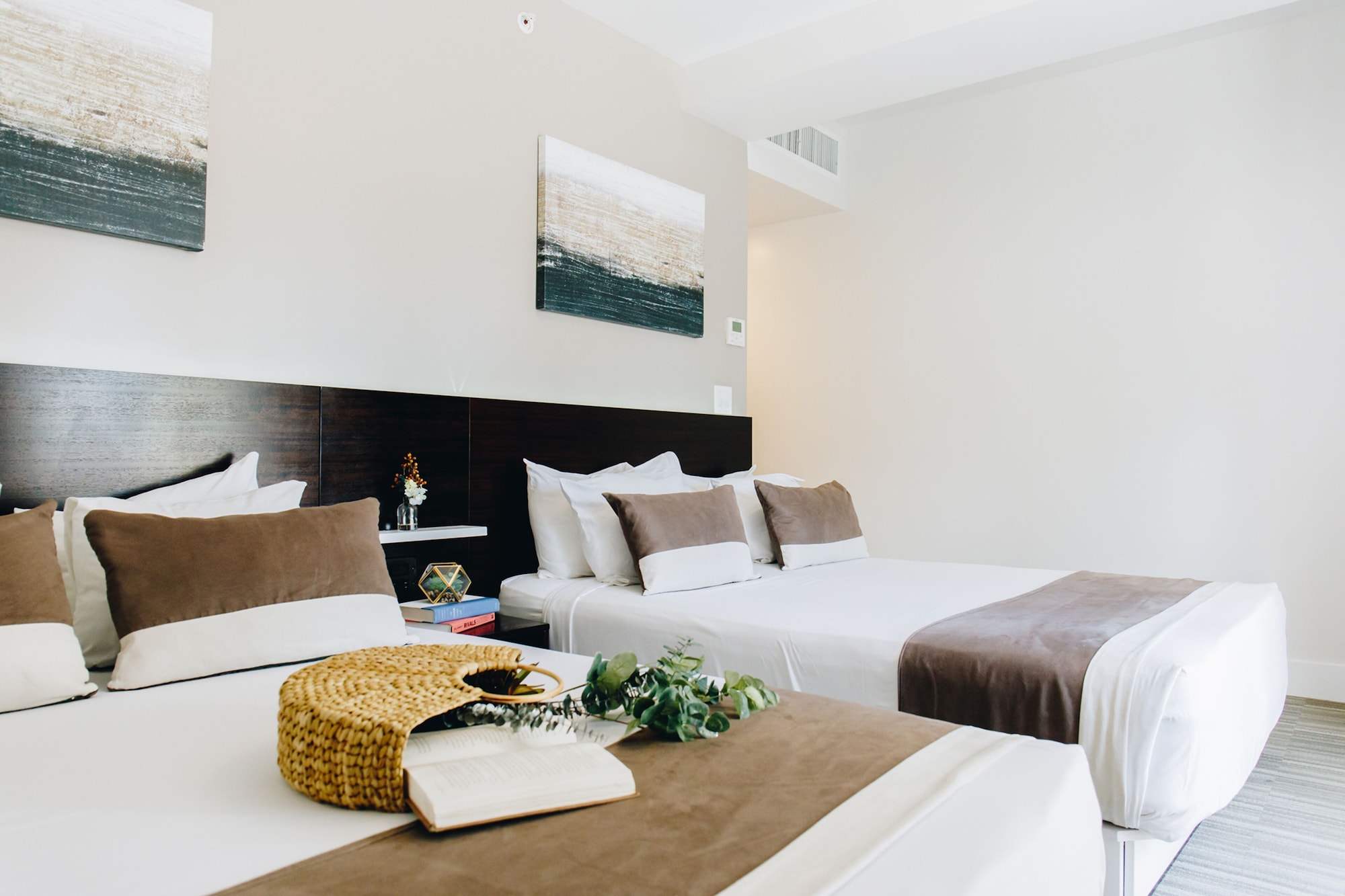 DELUXE, 2 QUEEN BEDS, CITY VIEW