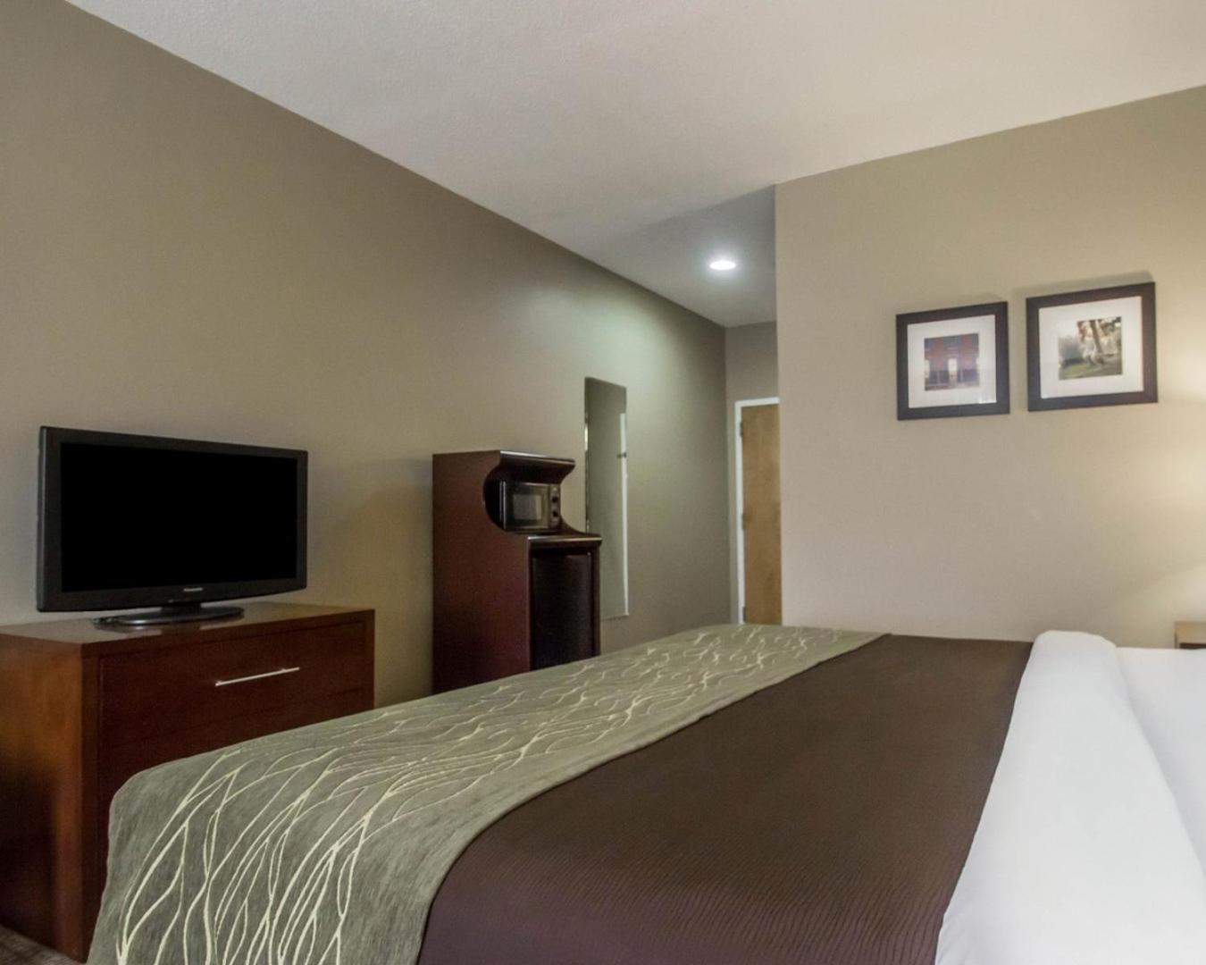 غرفة بسرير كينج لذوي الإعاقة، Comfort Inn Amite City 5/6