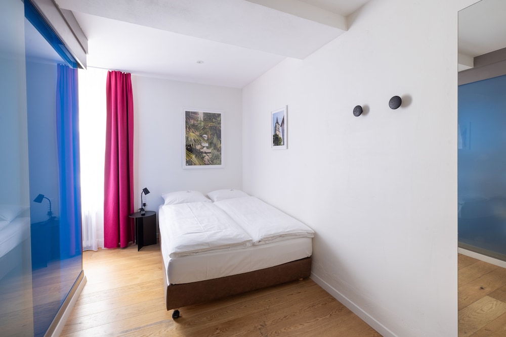Mini, Double Bed