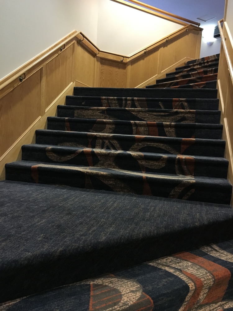 Cabot Inn and Suites 6/50