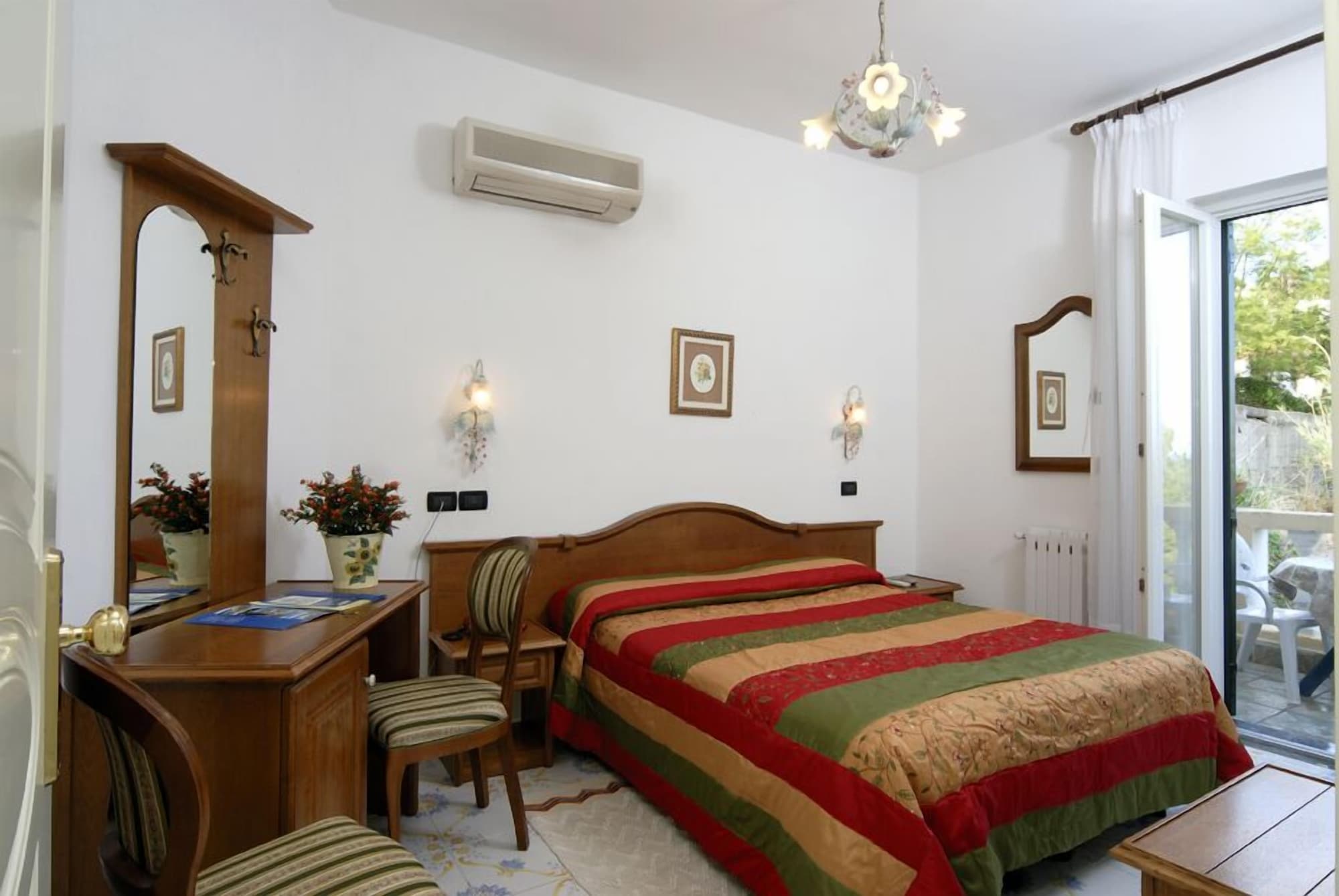 ROOM, TRIPLE, PARTIAL SEA VIEW