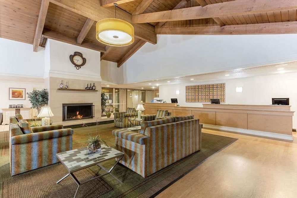 La Quinta Inn And Suites By Wyndham Redding 36/49