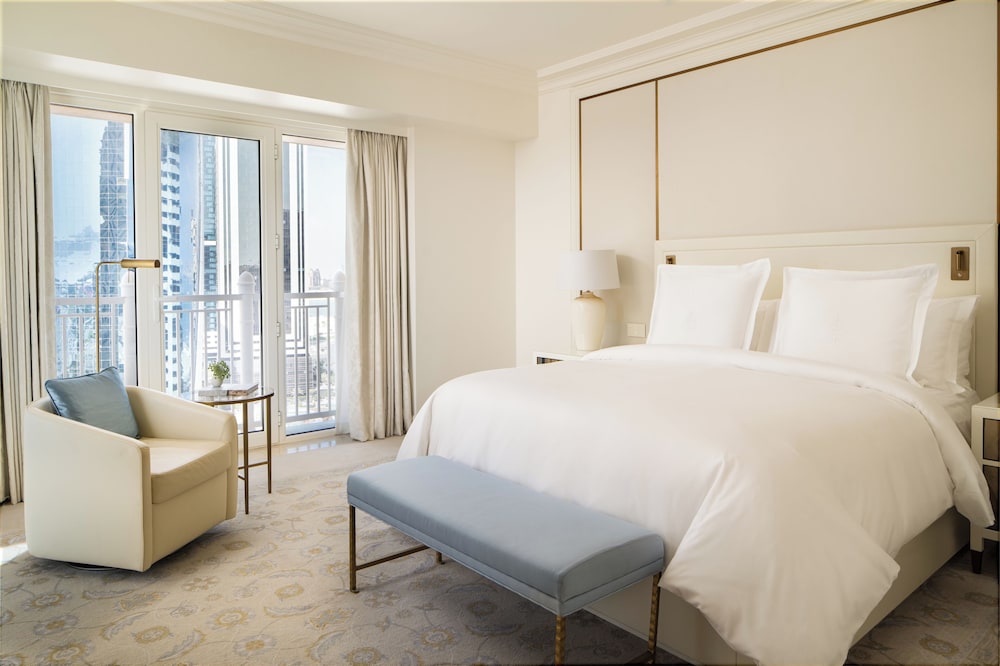 Four Seasons, Executive, Suite, King Bed