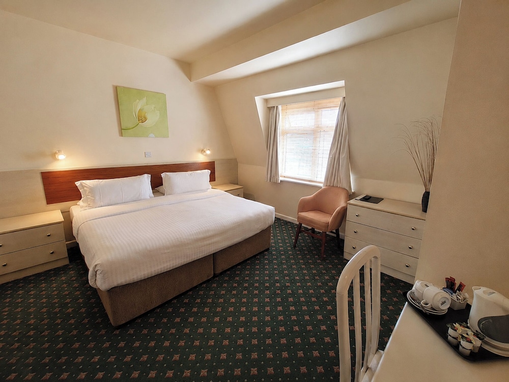 Norfolk Hotel 29/58